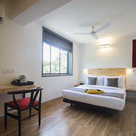Oyo Townhouse 16 International Airport Hotel Mumbai Kültér fotó