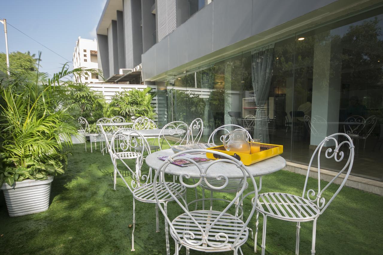 Oyo Townhouse 16 International Airport Hotel Mumbai Kültér fotó