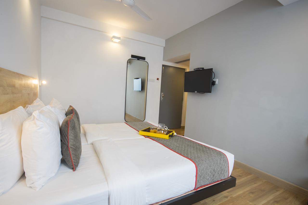 Oyo Townhouse 16 International Airport Hotel Mumbai Kültér fotó